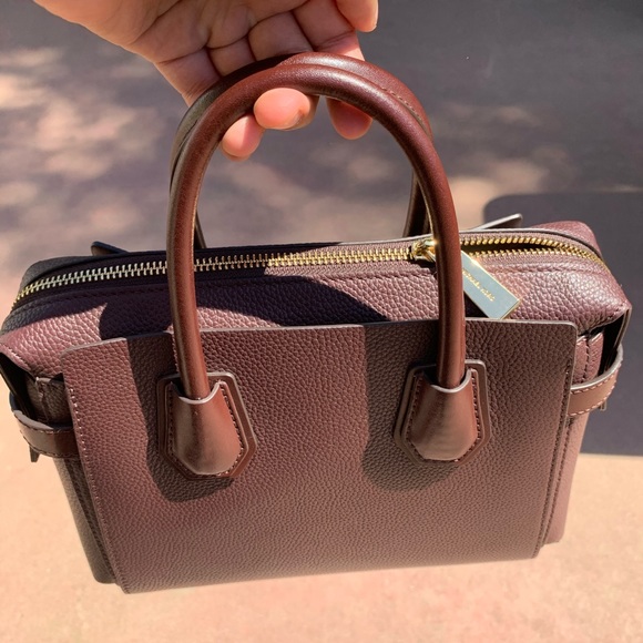 Michael Kors Small Belted Mercer - Picture 7 of 8